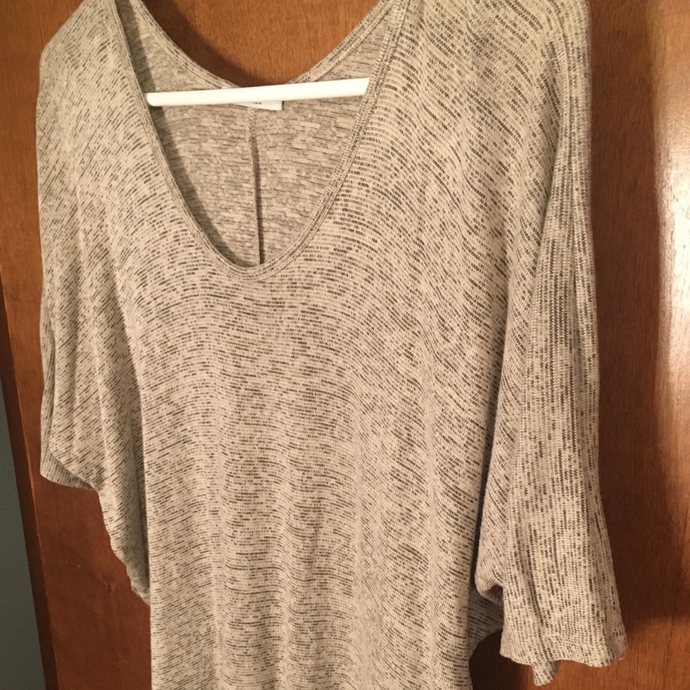 Patterned Top - Picture 2 of 2